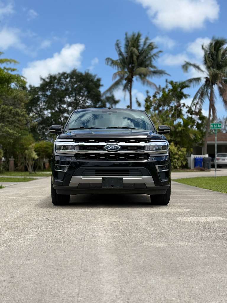 2024 Ford Expedition Limited's photo